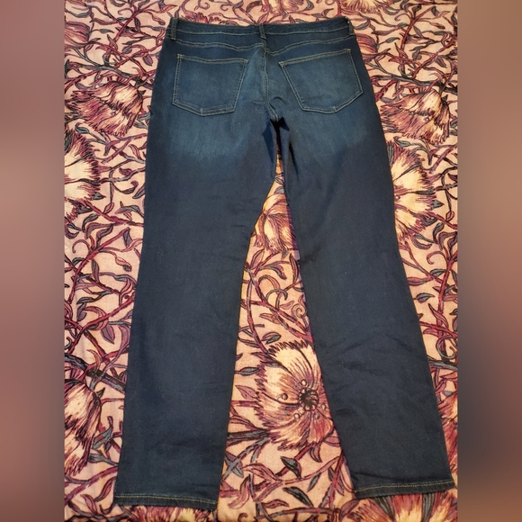 Universal Thread - Picture 3 of 4